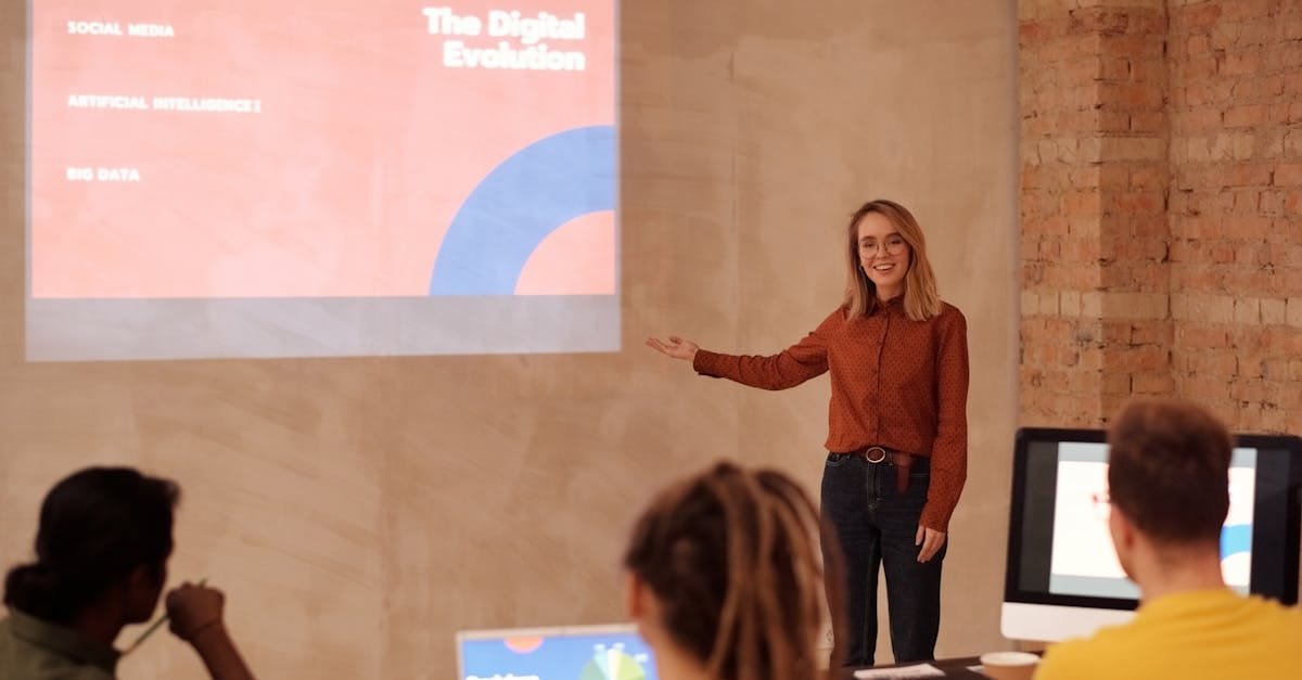Young woman presenting on digital evolution concepts like AI and big data in a seminar.