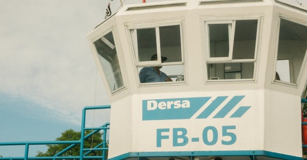 Control tower featuring 'Dersa' logo with person inside, clear sky in the background.